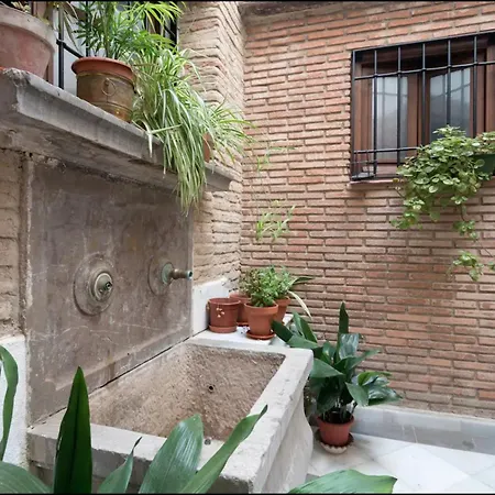 In The Historic Center Of Albaicin, Near The Alhambra グラナダ